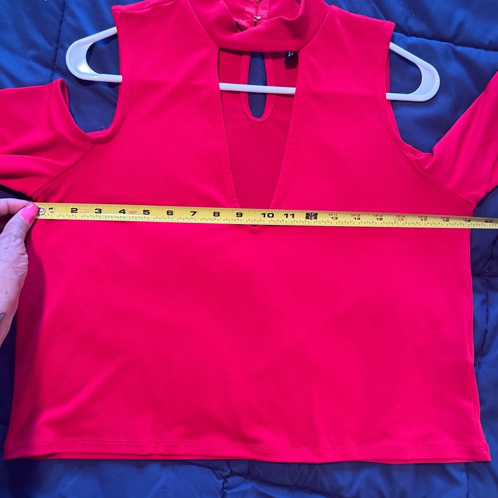 H&M DIVIDED • Red Cut Out Shoulder Top • M • - Picture 11 of 12